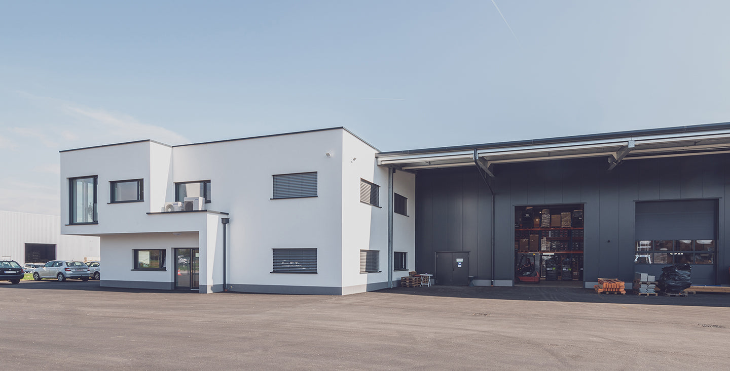 TECHintertrading Firmengebäude und Lagerhalle | Outletpreise.com